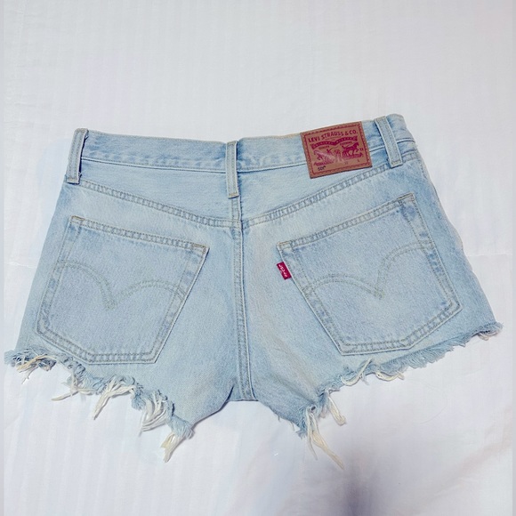 Levi’s 501 light blue denim shorts. Size 25 - Picture 2 of 3